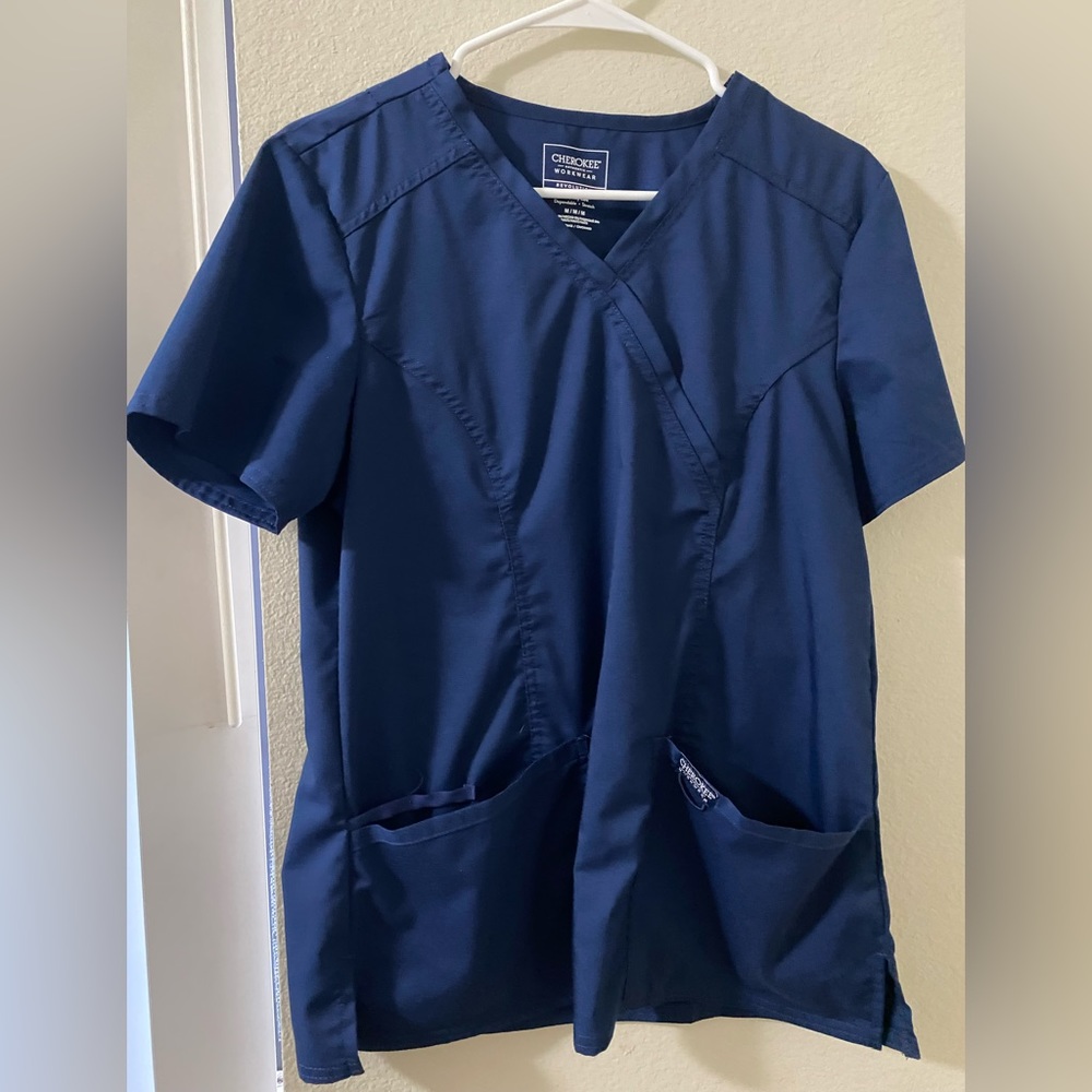Women’s scrub shirt